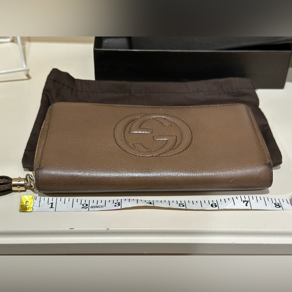 Gucci Soho Brown Zippy Wallet - Picture 15 of 16